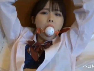制服JK女约拍被摄影师和朋友用媚药各种玩弄激情3P轮操