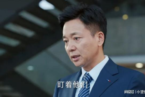 54岁刘奕君和女儿拍时尚大片，13岁女儿大长腿抢镜，长相混血不输明星