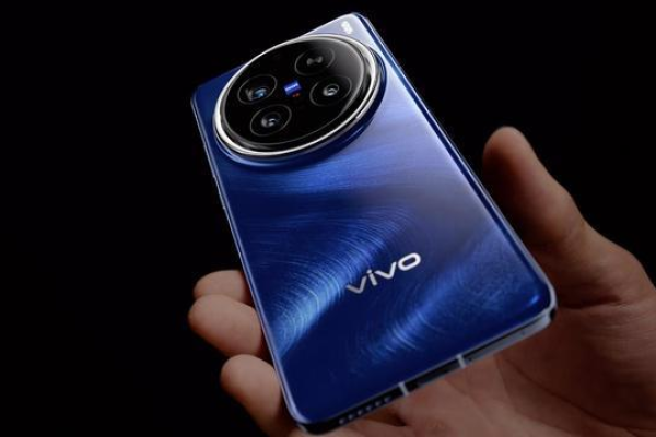 vivo X200真机实拍图公布 采用四等深微曲屏 质感绝了